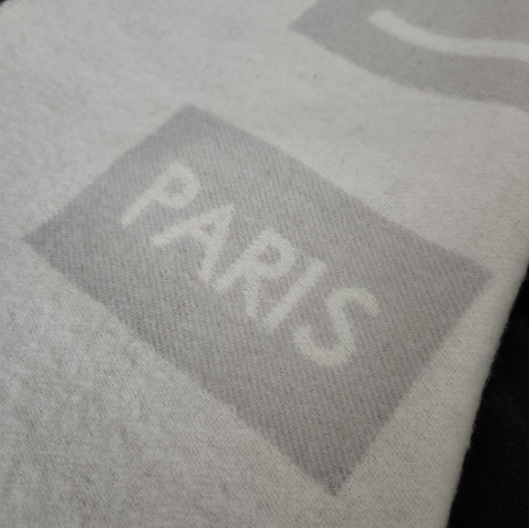 Louis Vuitton Baroda Scarf Cashmere - Picture 7 of 9